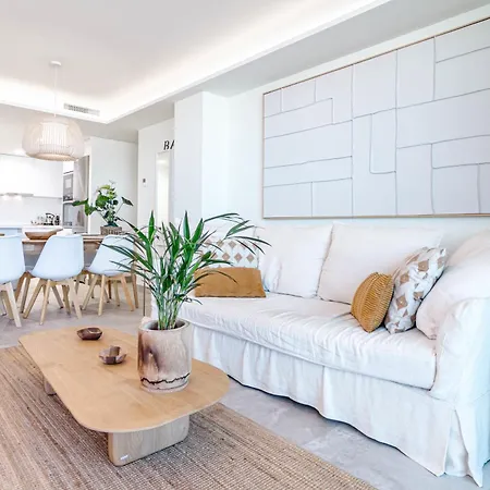 Inf2.4e - Modern 2-bed With Roof Pool Daire *