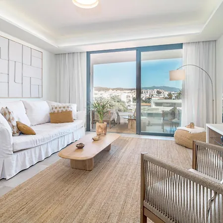 Apartment Inf2.4e - Modern 2-bed With Roof Pool *