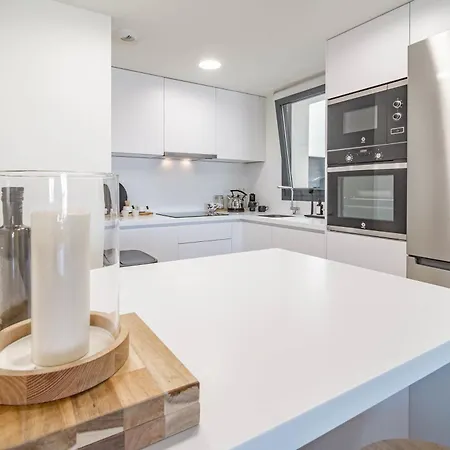 Apartment Inf2.4e - Modern 2-bed With Roof Pool *