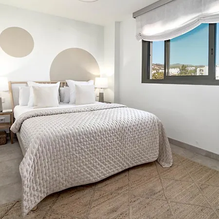 Inf2.4e - Modern 2-bed With Roof Pool *