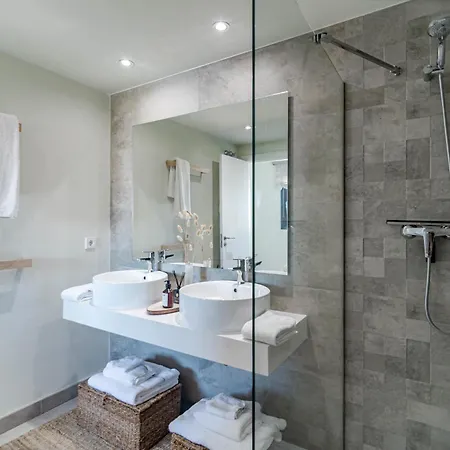Apartment Inf2.4e - Modern 2-bed With Roof Pool *