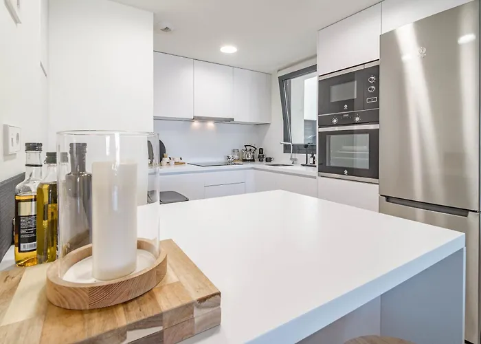 Daire Inf2.4e - Modern 2-bed With Roof Pool *