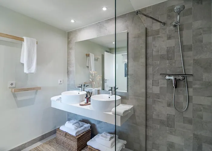 Daire Inf2.4e - Modern 2-bed With Roof Pool *