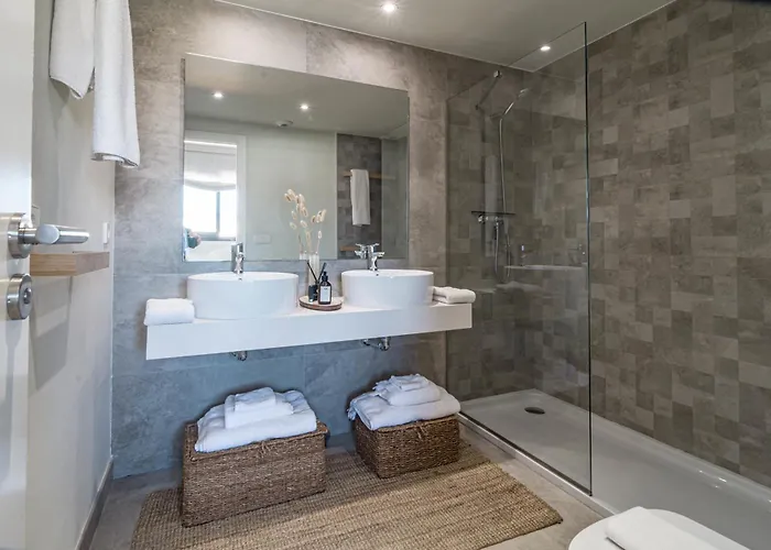 Inf2.4e - Modern 2-bed With Roof Pool Daire *