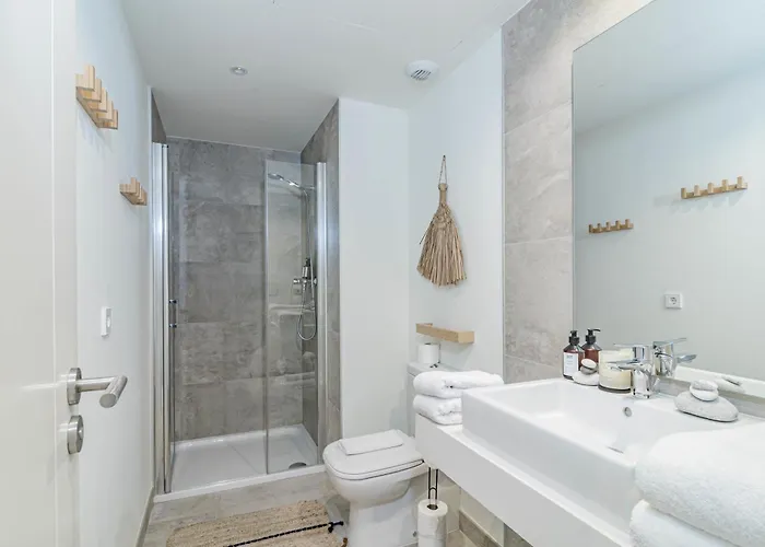 Inf2.4e - Modern 2-bed With Roof Pool Daire Estepona